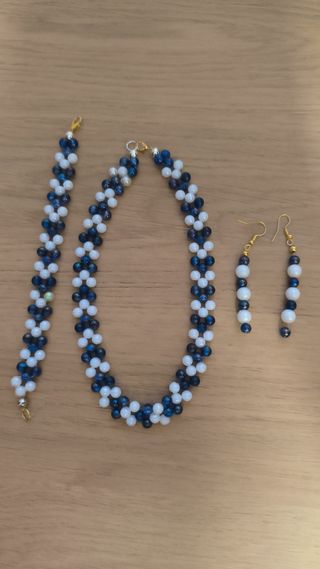 Gargantilla, pendientes y pulsera del color que qu