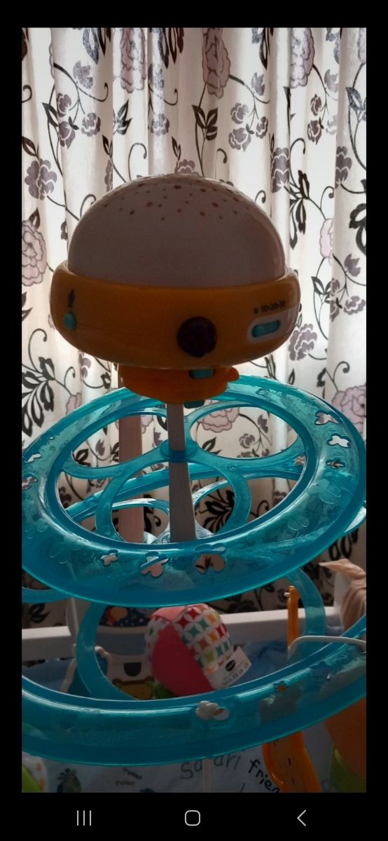 Proyector móvil bebé - Azul y Amarillo
Con mando