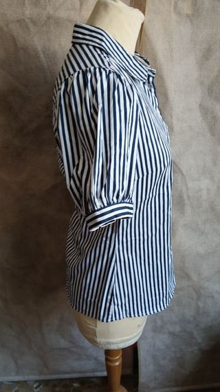 Blusa a rayas azul y blanca