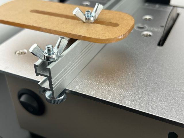 Mini sierra circular de mesa