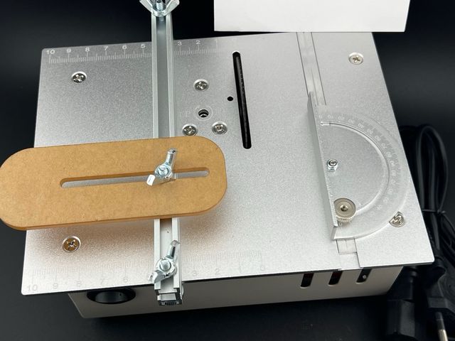 Mini sierra circular de mesa