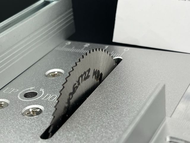 Mini sierra circular de mesa