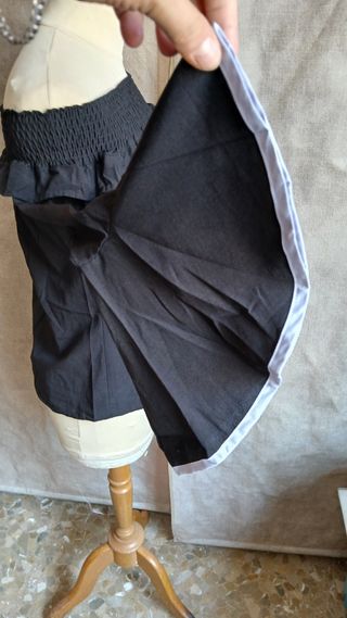 Blusa negra hombros caídos