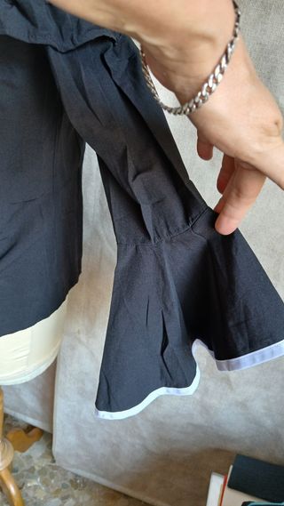 Blusa negra hombros caídos