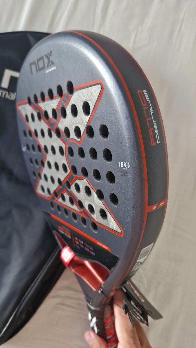 Pala pádel Nox AT10 Genius 18K 2025 Tapia