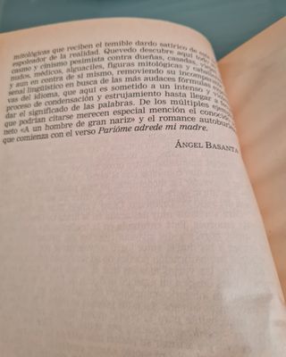 Libro Poesía lírica de Francisco de Quevedo.