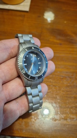 Reloj analógico metal ligero