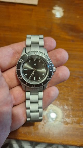 Reloj analógico metal ligero