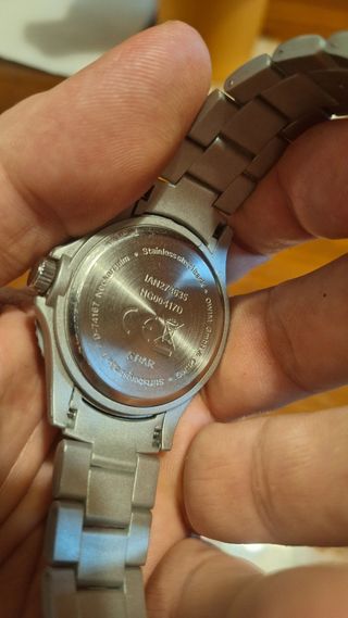 Reloj analógico metal ligero