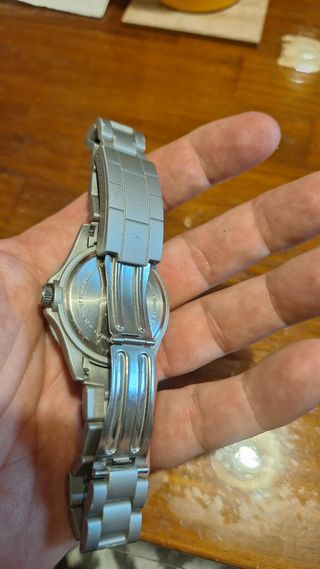 Reloj analógico metal ligero