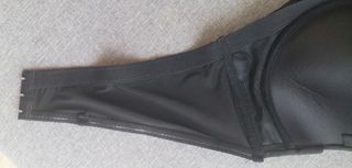 Sujetador sin tirantes negro de buena sujeción 110