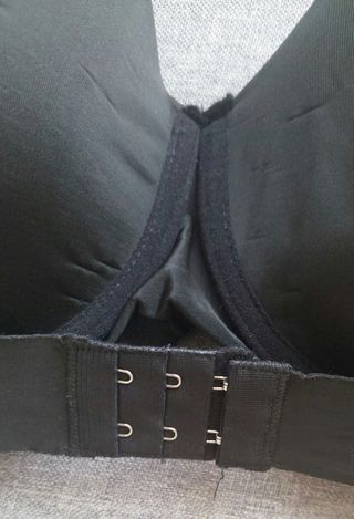 Sujetador sin tirantes negro de buena sujeción 110