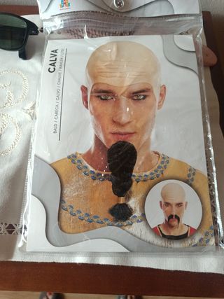 Disfraz monje budista naranja y peluca calva
