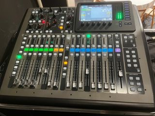 Alquiler dia . Mesa mezclas Behringer X32 Compact