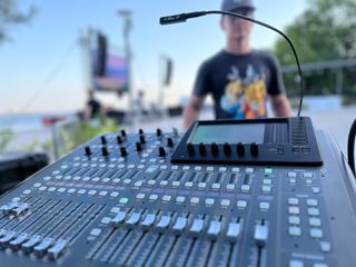 Alquiler dia . Mesa mezclas Behringer X32 Compact