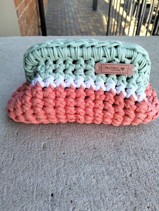 Clutch uncinetto rosa e verde