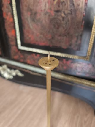 Candelabro dorado y transparente