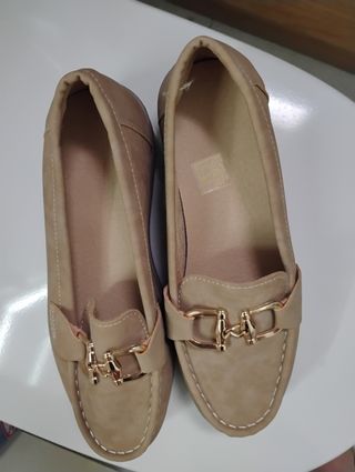 Zapatos con un poco de suela, talla pequeño
