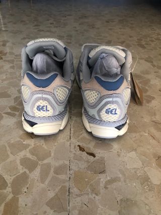 Zapatillas Asics NYC grises y azules