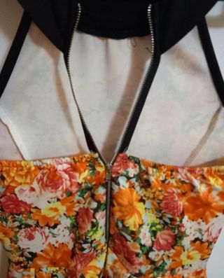 Vestido floral naranja y negro
