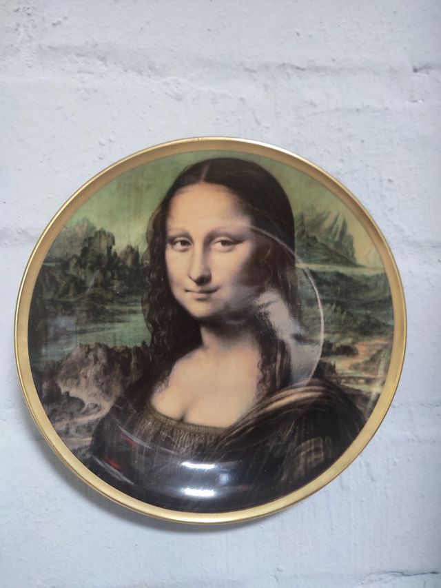 Plato porcelana Mona Lisa. louvre Paris