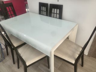 Mesa cristal + 4 sillas comedor