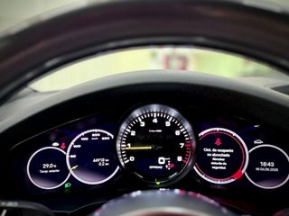 PORSCHE CAYENNE E-HYBRID PLATINIUM EDITION