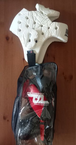 Guantes boxeo Pro-SanDiego y casco Ikara