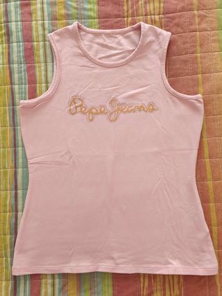Camiseta tirantes mujer Pepe Jeans de color rosa.