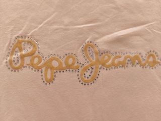 Camiseta tirantes mujer Pepe Jeans de color rosa.