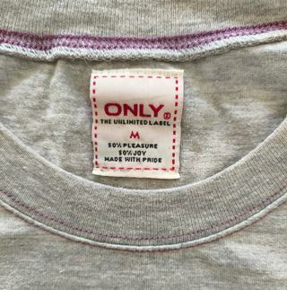 Camiseta mujer ONLY gris-morada tallaM