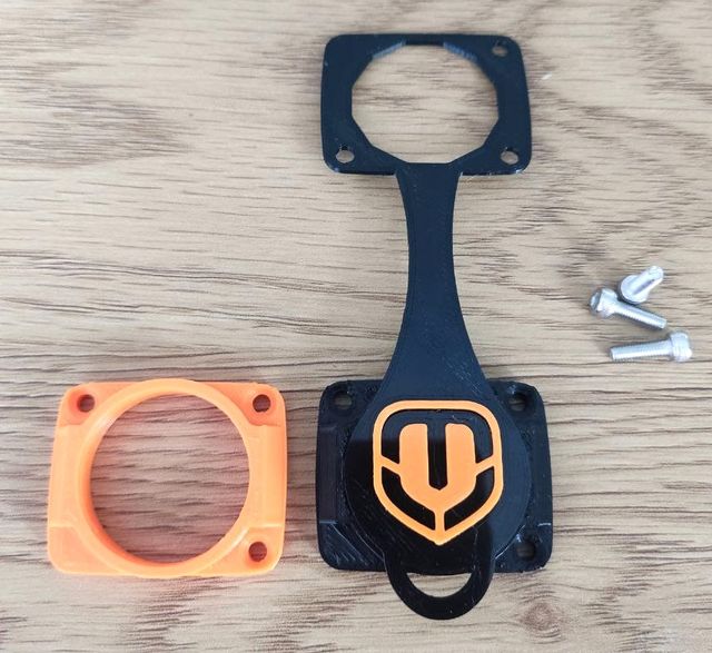 Cover di ricarica arancione migliorata Mondraker