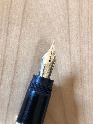 Pluma estilográfica oro 18k