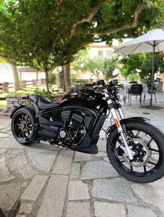 Leonart Pilder 125cc: Moto custom