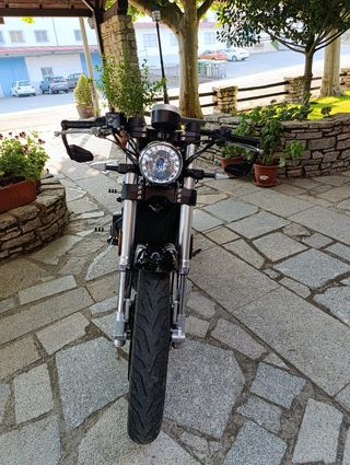 Leonart Pilder 125cc: Moto custom