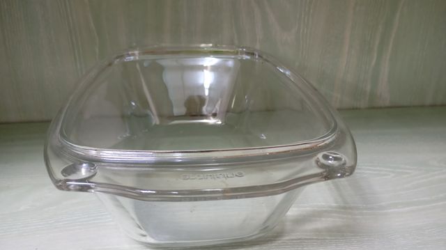 Recipiente de vidrio transparente