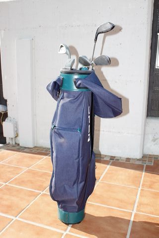 Juego palos golf usados y su bolsa.
