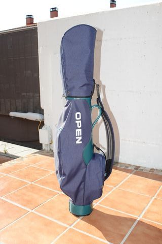 Juego palos golf usados y su bolsa.
