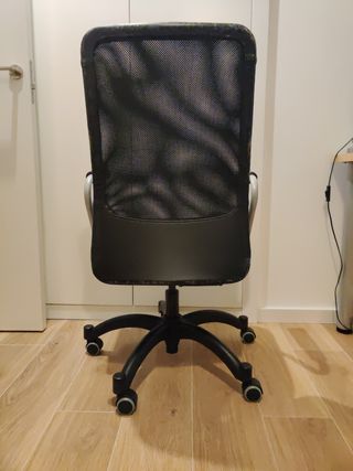 Silla oficina giratoria negra