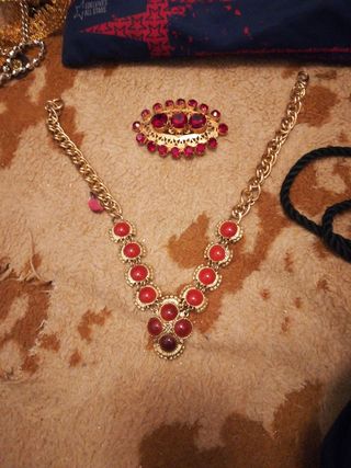 Collar y Broche Rojo