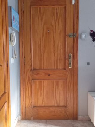 Puertas madera maciza,las 4 por 70 euros 
