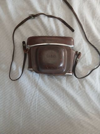 Kodak: Cámara antigua con funda