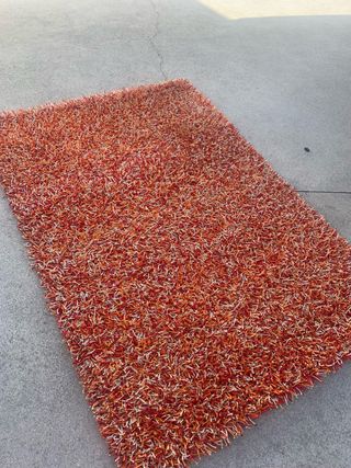 Alfombra naranja y roja