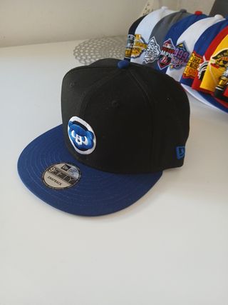 Gorra New Era negra y azul