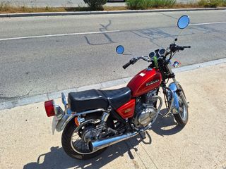 Suzuki GN250 - Moto clásica