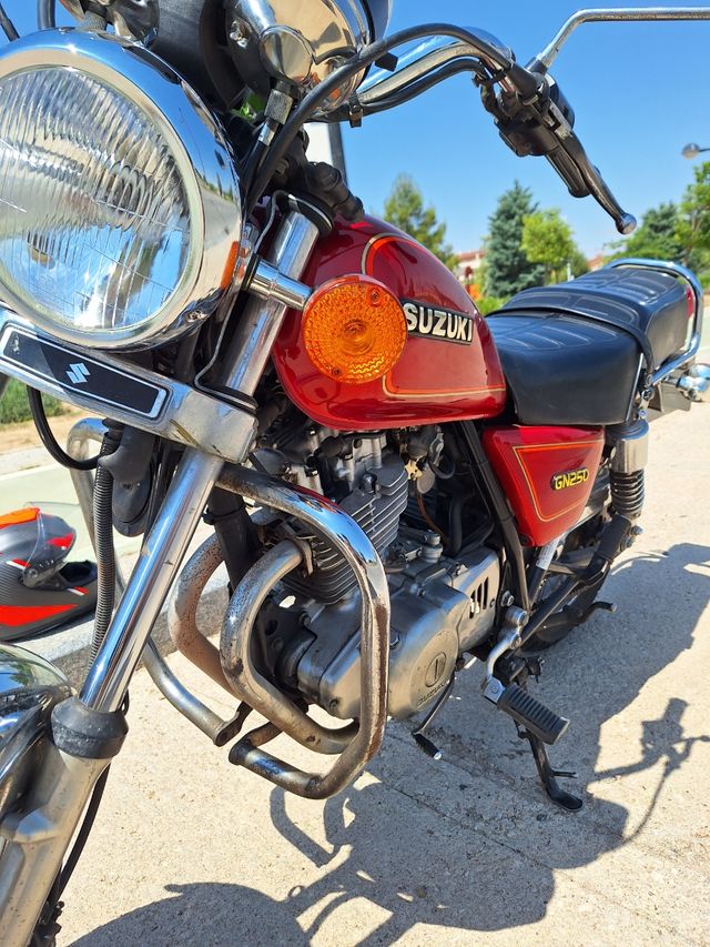 Suzuki GN250 - Moto clásica