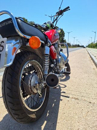 Suzuki GN250 - Moto clásica