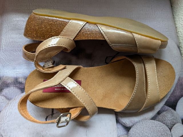 Sandalias ELOSAMA doradas mujer