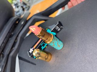 Pintalabios MAC Aladdin - Dorado y Verde Azulado