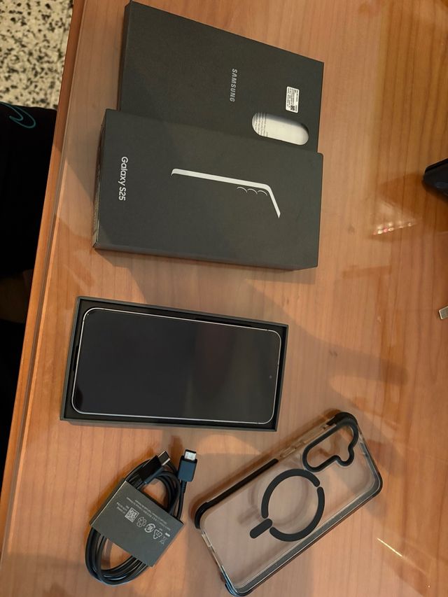 Samsung Galaxy S25 - Púrpura - Como nuevo